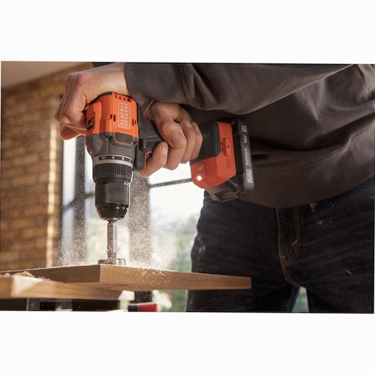 Trapano Avvitatore 18V Brushless - Potenza e Comodità