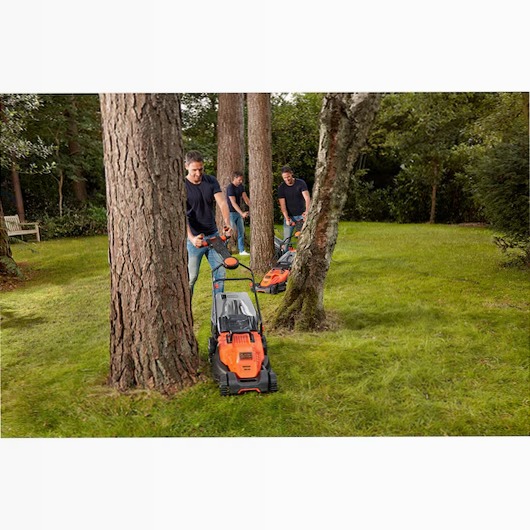 Rasaerba a filo 1600W, 38cm con impugnatura EasySteer | BLACK+DECKERBack ButtonSearch IconFilter Icon