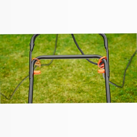 Rasaerba a filo 1600W, 38cm con impugnatura EasySteer | BLACK+DECKERBack ButtonSearch IconFilter Icon