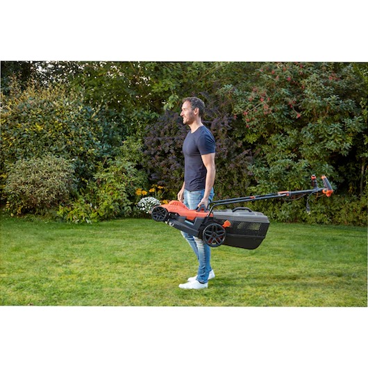 Rasaerba a filo 1600W, 38cm con impugnatura EasySteer | BLACK+DECKERBack ButtonSearch IconFilter Icon