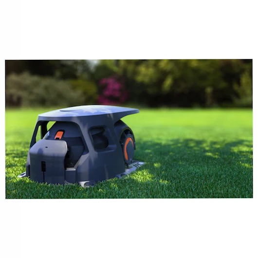 Robot rasaerba con sistema automatico di pulitura