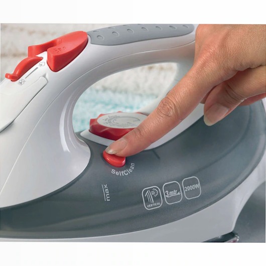 Ferro da stiro a vapore Black+Decker 2000w