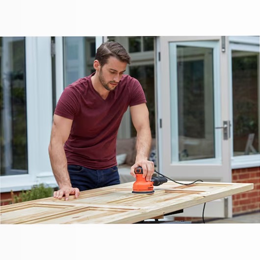 Levigatrice elettrica (200W) multifunzione 4 in 1 con 2 basi orbitali, accessorio per levigatura a dito e fogli abrasivi | BLACK+DECKER