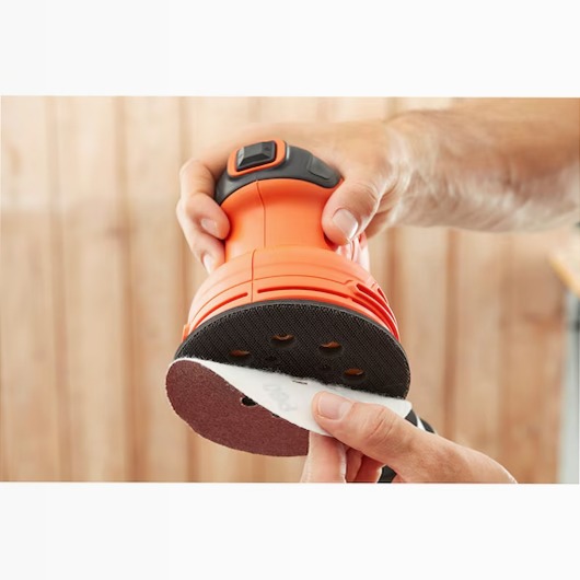 Levigatrice elettrica (200W) multifunzione 4 in 1 con 2 basi orbitali, accessorio per levigatura a dito e fogli abrasivi | BLACK+DECKER