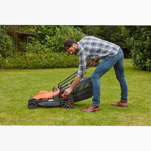 Rasaerba a filo 1400W, 34cm con impugnatura EasySteer