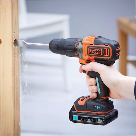 Trapano/Avvitatore a percussione 18V Litio in valigetta premium con doppia batteria, caricabatterie rapido e 80 accessori