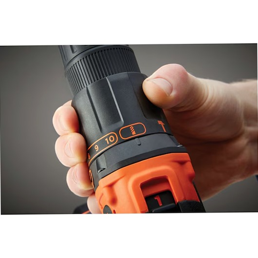 Trapano/Avvitatore a percussione 18V Litio in valigetta premium con doppia batteria, caricabatterie rapido e 80 accessori