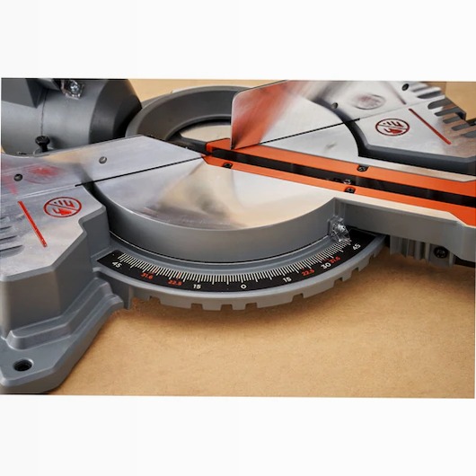 Troncatrice scorrevole da 216 mm