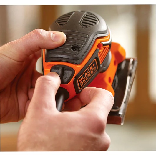 Levigatrice orbitale 220W da 1/4 di foglio | BLACK+DECKER