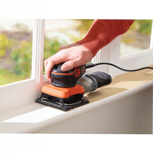 Levigatrice orbitale 220W da 1/4 di foglio | BLACK+DECKER