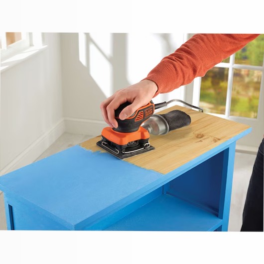 Levigatrice orbitale 220W da 1/4 di foglio | BLACK+DECKER