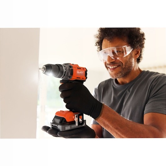 Trapano avvitatore a batteria 18V BLACK+DECKER