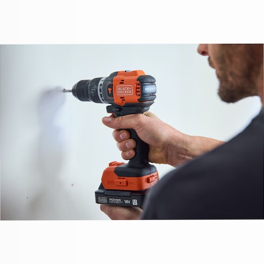 Trapano avvitatore a percussione 18V Brushless