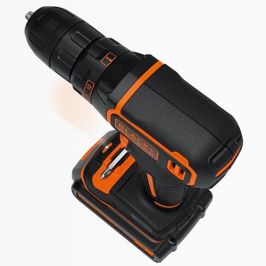 Trapano avvitatore 18V 1,5Ah con 2 batterie, caricabatterie rapido e 80 accessori in valigetta