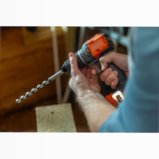Trapano avvitatore a percussione 18V Brushless