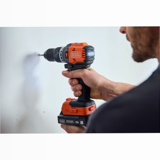 Trapano avvitatore a percussione 18V Brushless