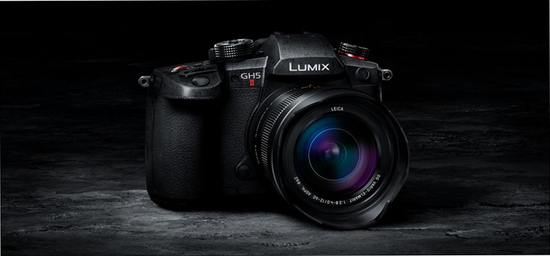 Fotocamera mirrorless ibrida LUMIX DC-GH5M2M con obiettivo