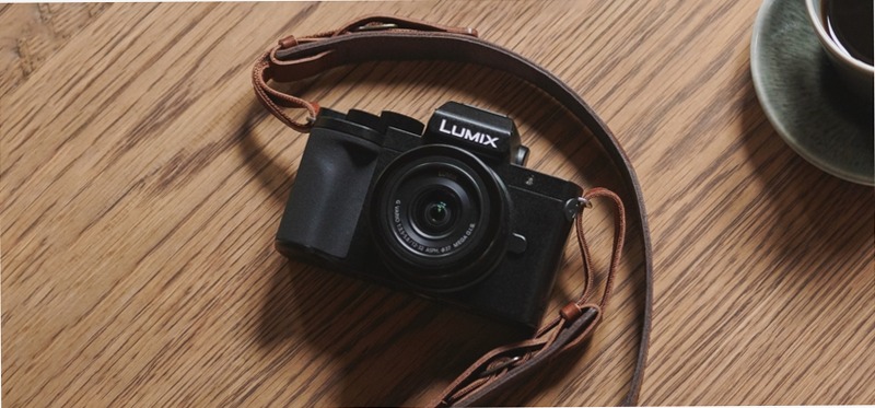 Fotocamera LUMIX G DC-G100D con USB di tipo C e obiettivi H-FS12032 / H-FS45150
