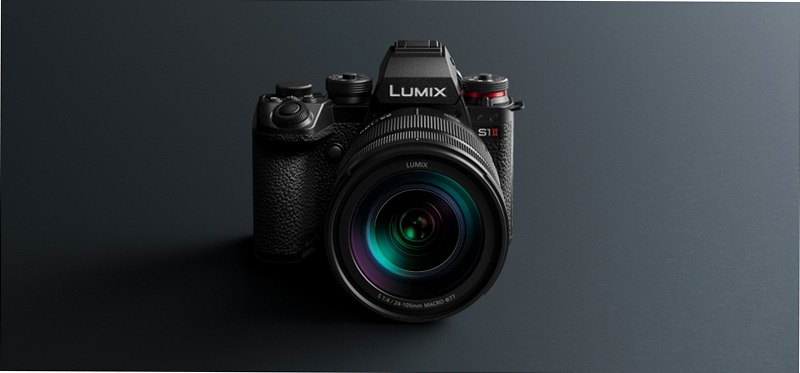 Fotocamera full-frame LUMIX S1II con obiettivo S-R24105 Mirrorless