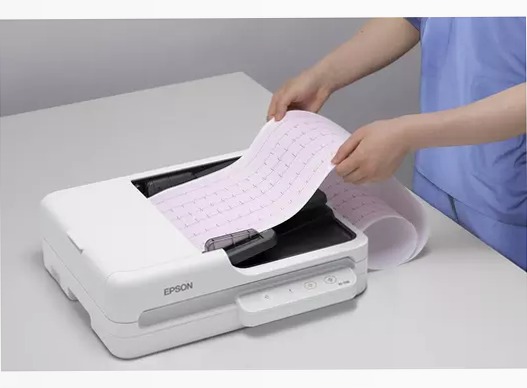 Scanner compatto a pianale WorkForce DS-1730 per piccole imprese e uffici a casa.