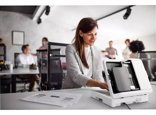 Scanner compatto a pianale WorkForce DS-1730 per piccole imprese e uffici a casa.