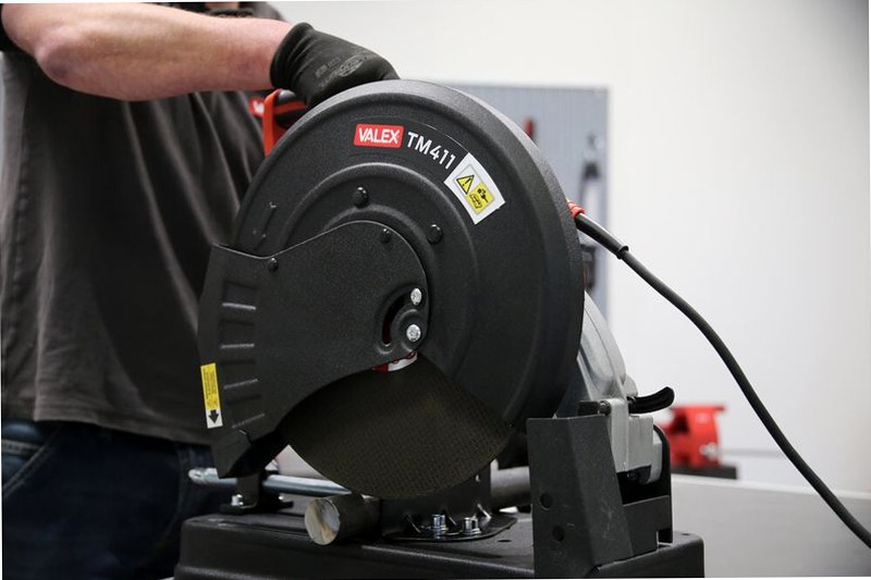 Troncatrice veloce per metallo TM411