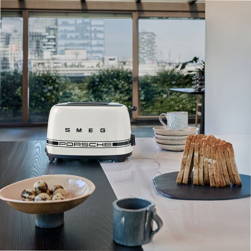 Tostapane TSF01 | Carrara White Porsche x SMEG Nero